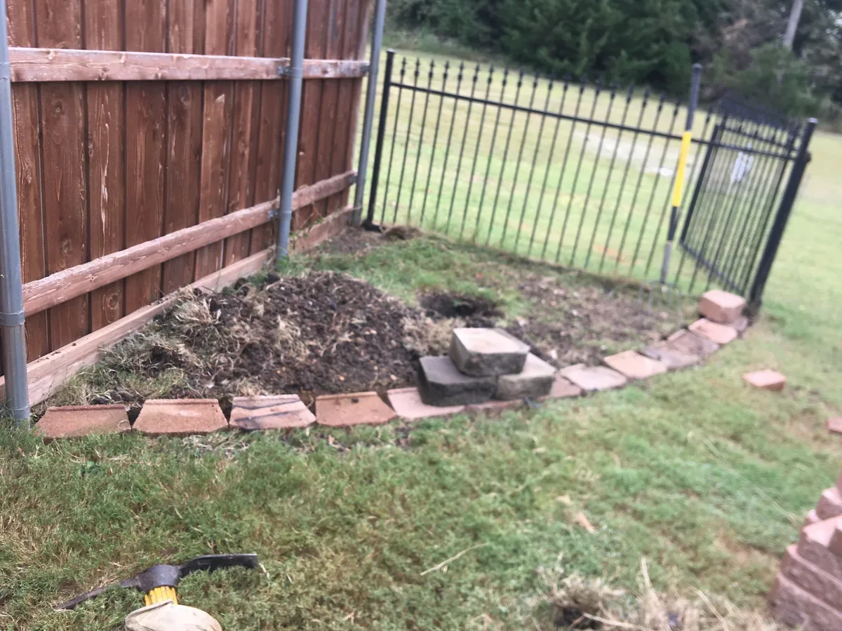 Landscape bed with brick paver edging before the wash rock was installed